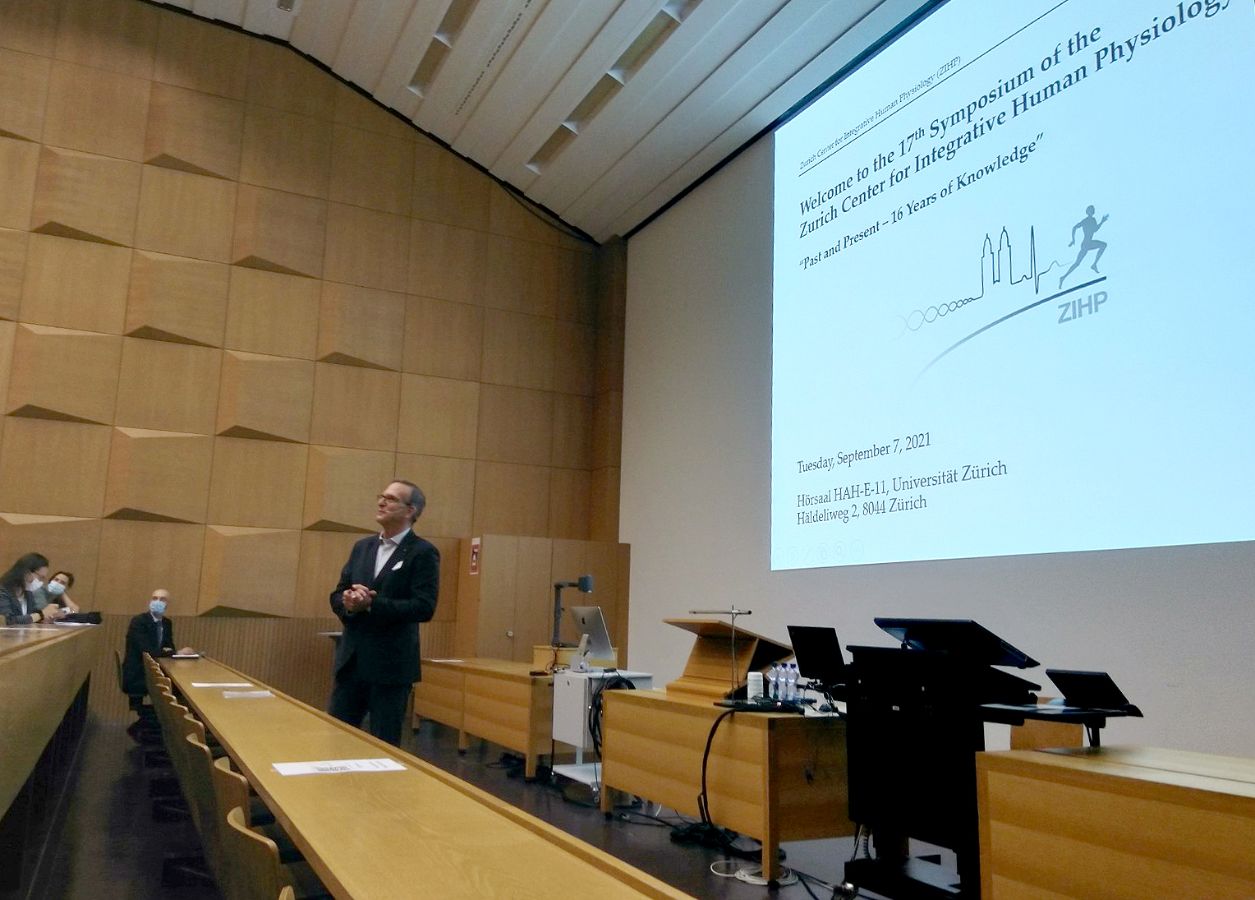Max Gassmann welcomes the audience